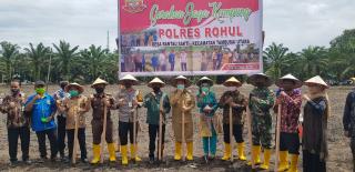 Kapolres Rohul dan Bupati Sukiman Launching Kampung Tangguh Di Desa Rantau Sakti