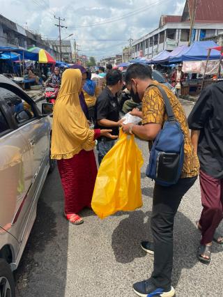 Ditreskrimum Polda Riau Salurkan Paket Makanan dan Sembako di Tiga Lokasi