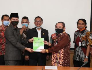 Plh Bupati Bengkalis Sampaikan Rancangan KUPA dan PPAS Perubahan Tahun Anggaran 2020