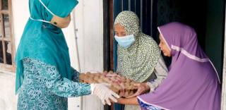 TP PKK Siak Distribusikan 100 Paket Sembako Untuk Dhuafa di Koto Gasib dan Bungaraya