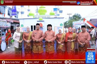 Rohul Tampil Memukau di Pawai Taaruf  MTQ ke 43 Riau Bupati dan Wakil Bupati Turun Langsung Bersama 