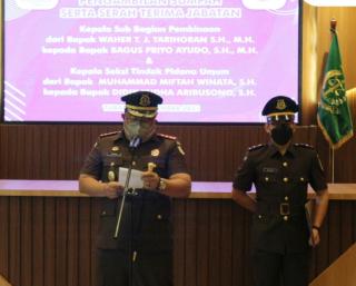 Kejari Tuban Gelar Pelantikan dan Pengambilan Sumpah Kasi Pidum dan Kasubagbin