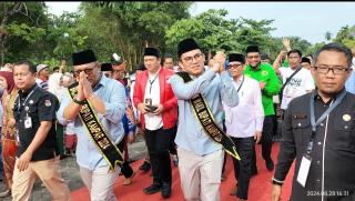 Diarak Pendukung, Paslon Bupati dan Wabup Yuyun-Edwin Mendaftar di KPU Kampar, Berikut Visi Misinya