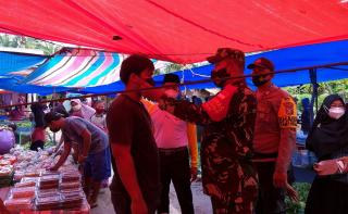 Babinsa Koramil 10/Kunto Darussalam Laksanakan Kegiatan di Pos PPKM