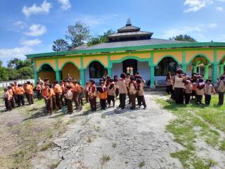 Memperingati Hari Pramuka yang ke-64, SD Negeri 26 Bantan Gelar Upacara Bendera dan Bakti Sosial