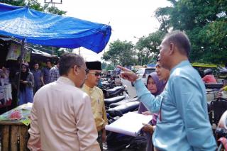 Pj Bupati Kampar Didampingi Kadis PU PR, Tinjau Drainase Pasar Inpres Bangkinang