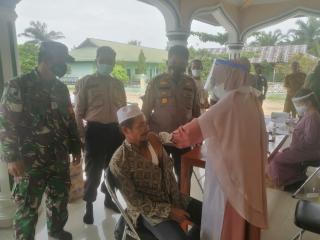 Giat Vaksinasi Covid-19, Kapolsek Tapung Monitoring Kegiatan di Mesjid Nurul Huda Desa Tri Manunggal
