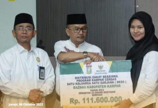 Beasiswa Diserahkan Pj Bupati Kampar Firdaus Untuk 20 Orang Calon Mahasiswa Berprestasi