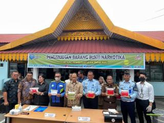 Perangi Narkoba, Lapas Narkotika Rumbai Ikuti Pemusnahan BB di BNNP Riau