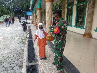 Babinsa Koramil 09/Langgam Sosialisasi dan Edukasi Siswa MDA Dalam Pencegahan Covid-19