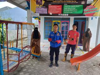 Tim Rescue Damkar dan Penyelamatan Kampar Berhasil Tangkap Ular Cobra di Siak Hulu