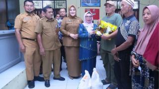 Bantuan Sembako Dari Bapanas, Diserahkan Wabup Kampar di Desa Merangin