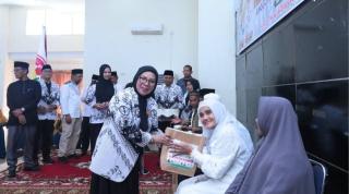 Jemaah Calon Haji Anggota PGRI Kampar Dilepas Wabup Misharti