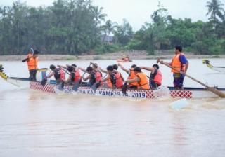 Lomba Pacu Sampan Memperingati HUT Ke-76 Dilepas Start Oleh Bupati Kampar, Ahmad Yuzar
