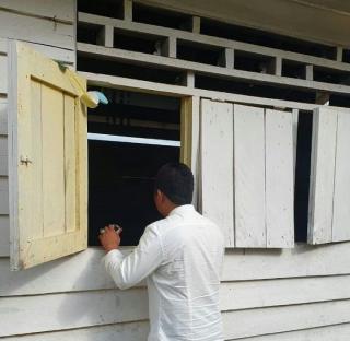 Waka DPRD Riau Kunjungi SMAN 2 Langgam yang Masih Berdinding Papan