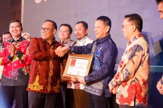 Penghargaan Bergengsi Sidhakarya Tahun 2024 Diterima Pj Bupati Kampar Hambali