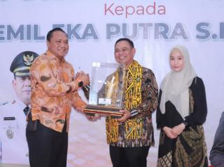 Pisah Sambut Kapolres Rohul, Kalapas Pasir Pengaraian Beri Kenang Kenangan 