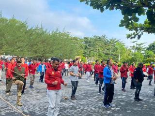 Kepala SatPol PP Kampar Bersama Darma Wanita Gelar Olahraga dam Lomba Permainan Rakyat