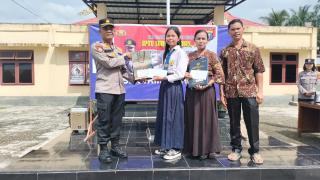 Puluhan Pelajar Berprestasi di Tambusai Utara Ucapkan Terima Kasih Kepada Kapolsek Suheri Sitorus