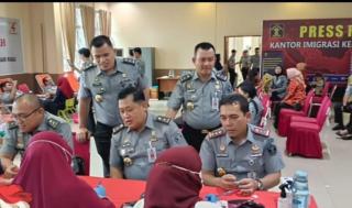 Pengawai Lapas Narkotika Ikuti Donor Darah, Peringati Hari Bhakti Imigrasi Ke 74