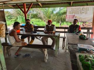 Tingkatkan Upaya Pencegahan dan Antisipasi Karhutla Babinsa Bersama Bhabinkamtibmas Patroli Serta So