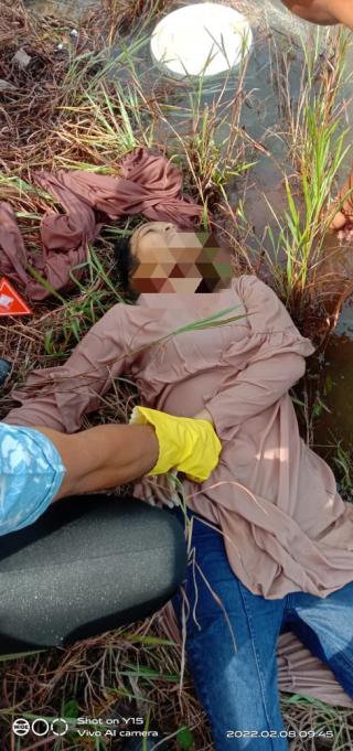 Seorang Wanita Ditemukan Dalam Kondisi Leher di Gorok di Sungai Paku Kampar Riau
