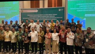 Penerangan Jalan Umum Tenaga Surya, Kampar Terima 400 Tirik Dari Dirjen EBTKE Kementerian SDM