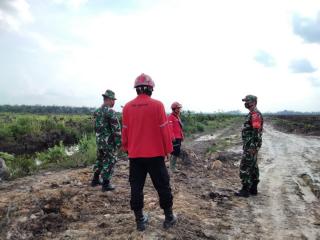 Babinsa Koramil 03/Bunut Gencar Patroli dan Sosialisasi Karhutla Bersama Tim RPK Ararabadi