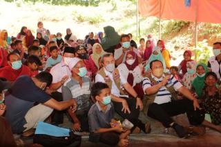 Gubernur Riau Syamsuar, Lakukan Peninjauan Korban Banjir di Rohul