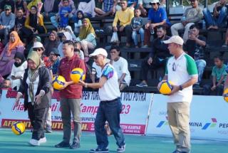 Turnamen Voli Putra Bergengsi Piala Bupati Cup Se-Provinsi Riau Dibuka Pj Bupati Firdaus