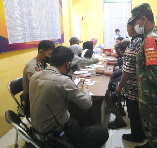 Babinsa 04/Pkl Kuras Laksanakan Apel Gabungan Dalam Rangka Kegiatan Razia Vaksin