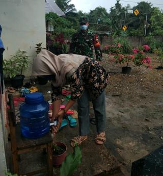 Terapkan Prokes, Babinsa Datangi Rumah Warga