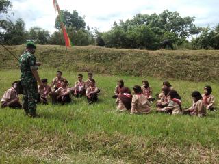 Babinsa Berikan Penyuluhan Kepada Anak Pramuka Siswa SMUN 1 Tambusai