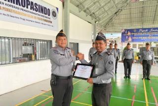 Lapas Pasir Pengaraian Gelar Apel Pagi dan Berikan Penghargaan Pegawai Teladan Bulan Mei