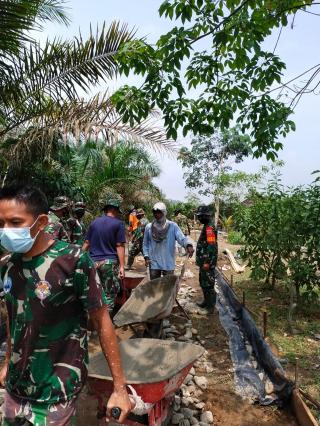 Kordinator Umum Satgas TMMD ke 110 Kodim 0313/KPR, Tinjau Pembangunan Semenisasi