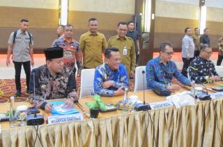 Bupati Rohil Hadiri RUPS-LB  PT BRKS, Tegas Komitmen Daerah Kawal Stabilitas Bank Plat Merah