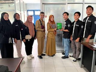 Perpisahan Mahasiswa Magang UIN Suksa Riau di Diskominfo Kampar Diserahkan Cinderamata