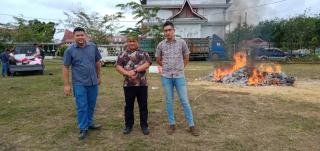 Kejaksaan Negeri Kampar Gelar Pemusnahan Barang Bukti Yang Sudah Inkrah