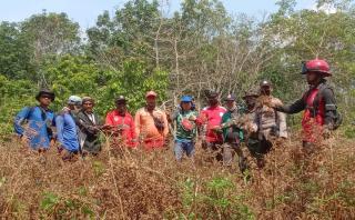 Sertu Anthon Babinsa Koramil 15/Kuala Kampar Laksanakan Patroli Karhutla