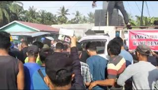 Kades Bangun Jaya Laporkan Pengrusakan Mobil dan Sound Sistim Ke Polsek ,Pelaku harus di tangkap