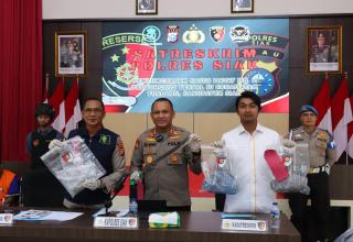 Pelaku Pembunuhan di Tualang Dipicu Hotspot Wifi, Polres Siak Gelar Konferensi Pers
