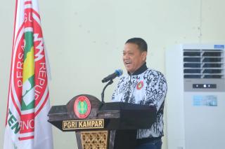 Pj Bupati Kampar Hadiri Peringatan HGN dan Hari PGRI Ke 79 di Aula Gedung Guru