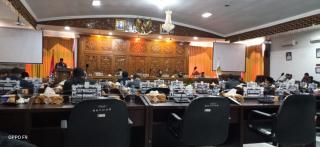 Wakil Ketua I  DPRD Kuansing Pimpin Rapat Paripurna Dengan Agenda "Pandangan Umum Fraksi Terhadap Ra