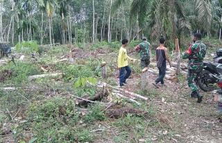 Babinsa Ingatkan Warga Batang Kumu Hindari Buka Lahan Dengan Cara Membakar