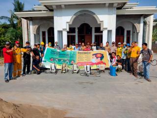 Cegah-Wabah-Covid-19,-Warga-Dusun-Penghijauan-Kec.-Pangean-Lakukan-Penyemprotan-Inspektan