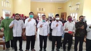 Pj Sekdako Pekanbaru Serahkan Zakat Secara Simbolis