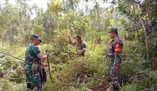 Cegah Kebakaran, Babinsa Koramil 03/Bunut Ekstra Lakukan Patroli dan Sosialisasi