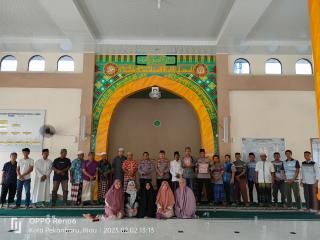 Dirbinmas Polda Riau, Serahkan Bantuan Kitab Suci Al Quran Kepada Masjid Tariq Al Jannah