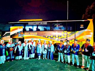 21 JCH Kloter 15 Asal Bengkalis Menuju Embarkasi Batam, Dilepas Langsung Bupati Kasmarni