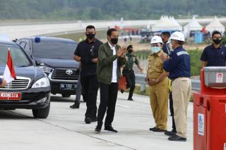 Presiden RI Joko Widodo Didampingi Bupati Kampar, Tinjau Jalan Tol